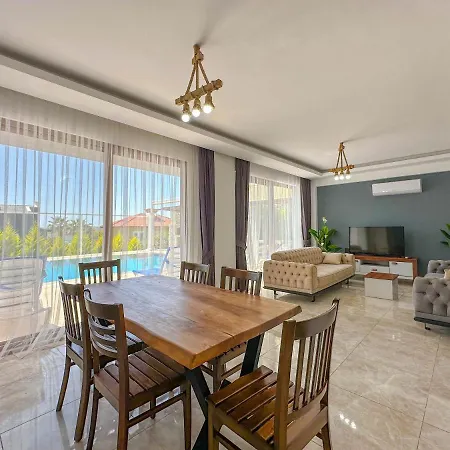 Star Villa, Oezel Havuzlu, فيلة
